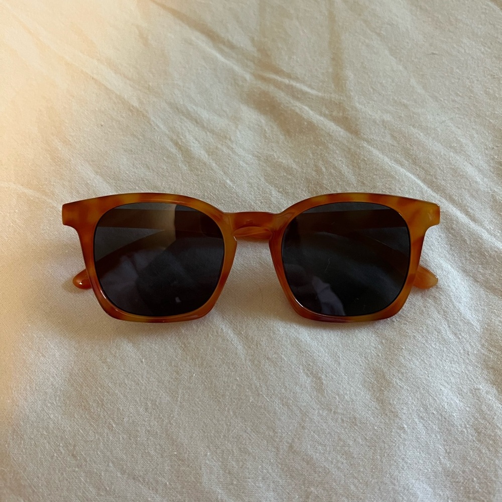 Frye and Co sunglasses
